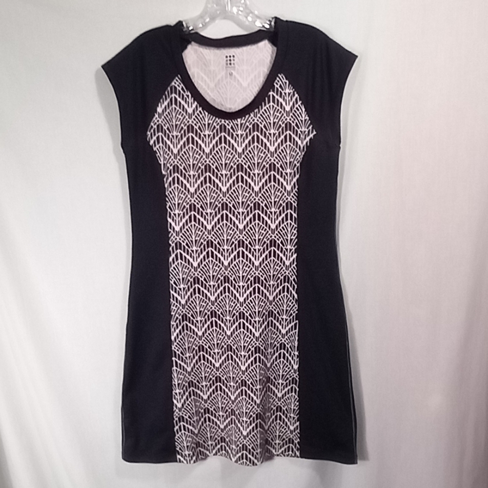 Title Nine Black White Geometric Print Athleisure Sheath Dress Size M